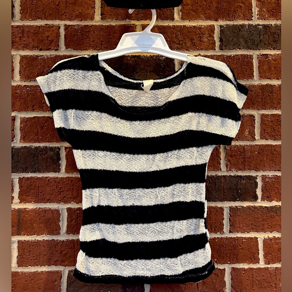 Juniors shirt / size Small-Medium (3-5) / Ross brand / Black and white